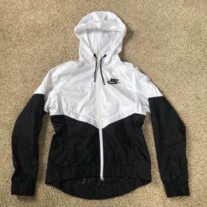 Nike Women’s Zip-up Windbreaker Jacket